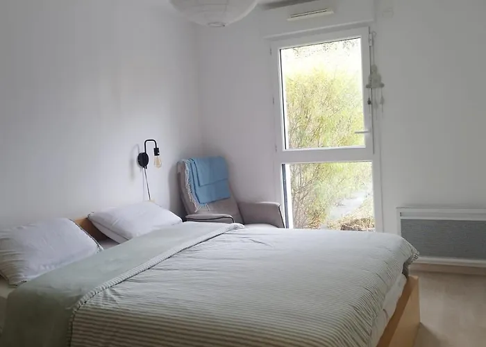 Le Cosy Grand 2 Pieces Avec Terrasse Couverte Jardin Et Place De Parking Appartamento